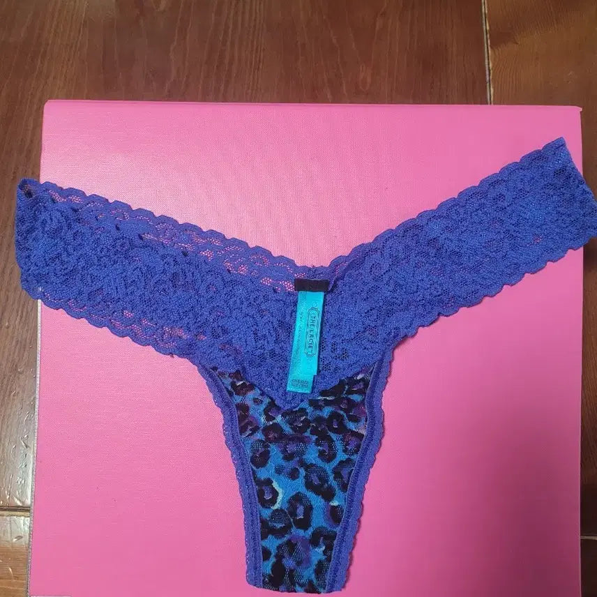 [BUNJANG] Victoria's Secret Blue Leopard Lace Thong / Victoria Secret 블루 레오파드 레이스 티팬티