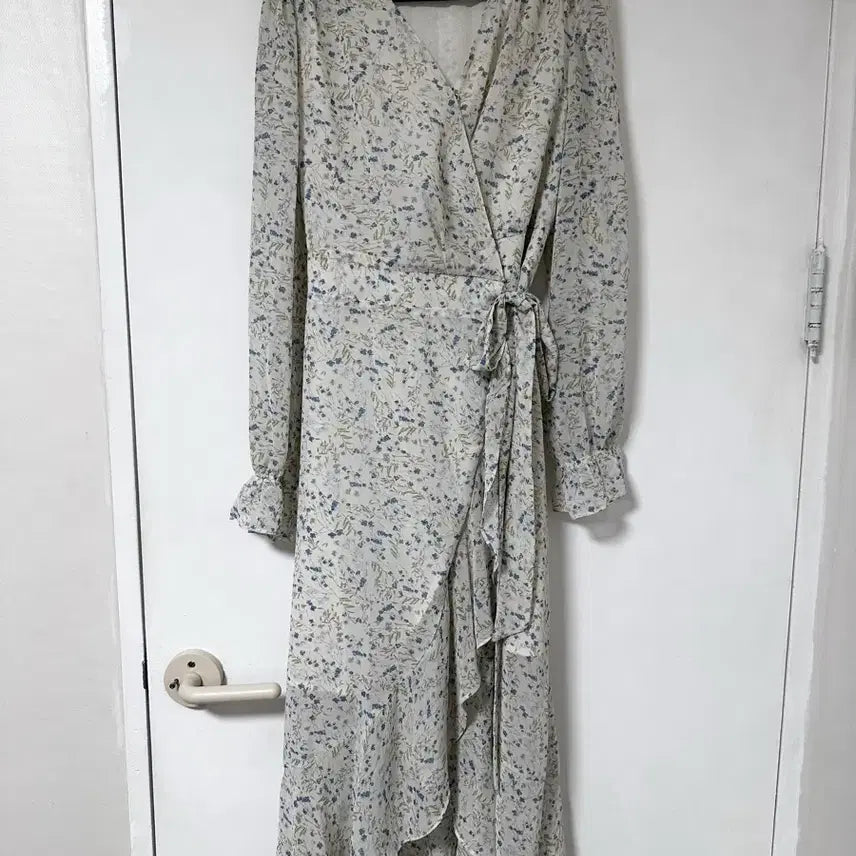 [BUNJANG] Ririreko Floral Pattern Wrap Long Dress / 리리앤코 플로럴 패턴 랩 롱원피스 긴팔