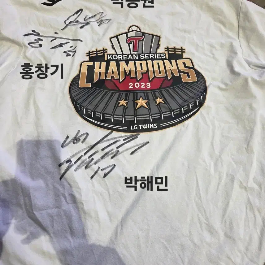 [BUNJANG] LG Twins 2023 KBO Championship Commemorative T-Shirt / LG트윈스 2023 KBO 우승 기념 티셔츠