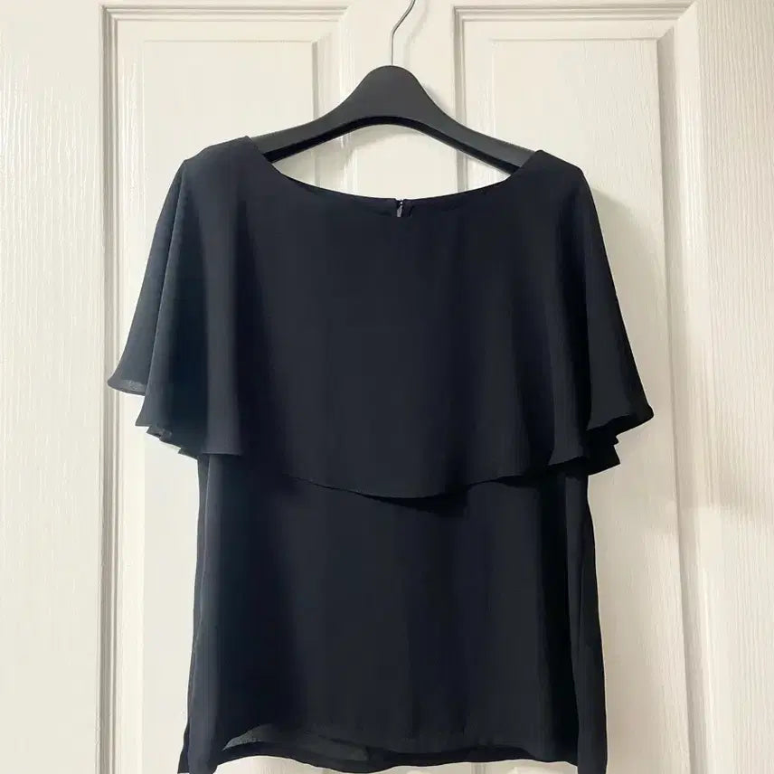 [BUNJANG] Cape Frill Layered Chiffon Sleeveless Inner Blouse - Black / 케이프 프릴 레이어드 쉬폰 민소매 이너 하객 블라우스 블랙 55 free