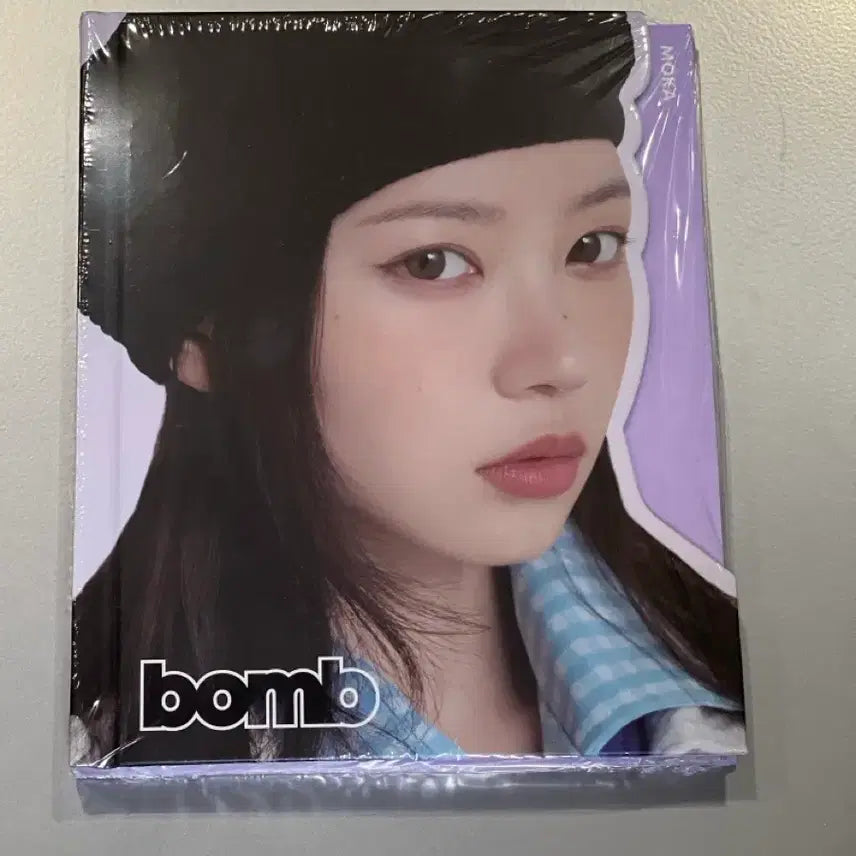 [BUNJANG] ILLIT MOKA bomb Album Glit Version (Sealed) / (미개봉) 아일릿 모카 미니3집 bomb 글릿 버전