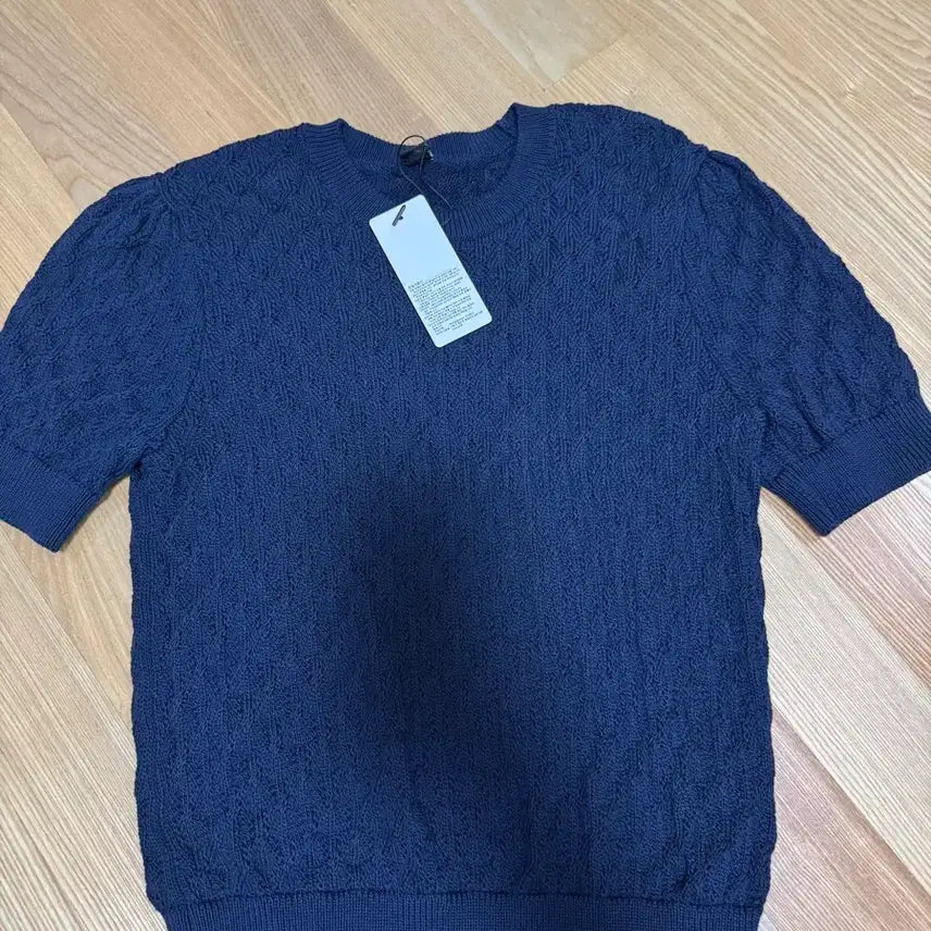 [BUNJANG] Uniqlo Pointelle Crewneck Sweater Medium New / 유니클로 포인텔 크루넥 스웨터 M 새제품