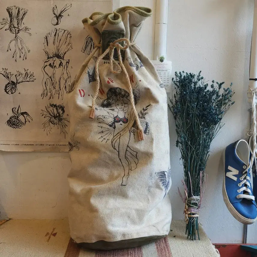 [BUNJANG] Hand-Drawn Vintage Military Duffle Bag / 핸드 드로잉 캔버스 빈티지 더플백 밀리터리 더플백 군용 가방 화이트