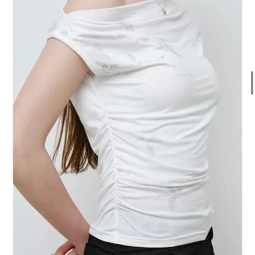 [BUNJANG] Mongdol Flower Graphic One-Shoulder T-Shirt White / 몽돌 플라워 그래픽 원숄더 티셔츠 화이트 새상품