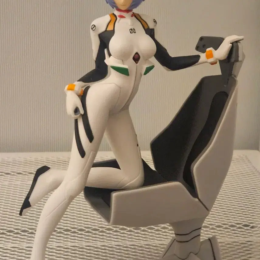 [BUNJANG] Evangelion Ayanaami Rei with Chair Figure / 에반게리온 아야나미 레이 with Chair 피규어
