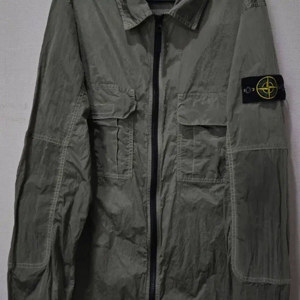 [BUNJANG] Stone Island Nylon Metal Khaki Overshirt L / [백화점판/S급] 스톤아일랜드 나일론메탈 카키 오버셔츠 100/L