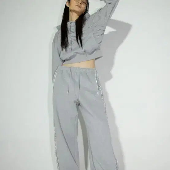 [BUNJANG] Kim Mi-deoung 22FW Shirring Sweat Hoodie Training Set / 김미더영 22fw 셔링 스웻 후드 트레이닝 세트