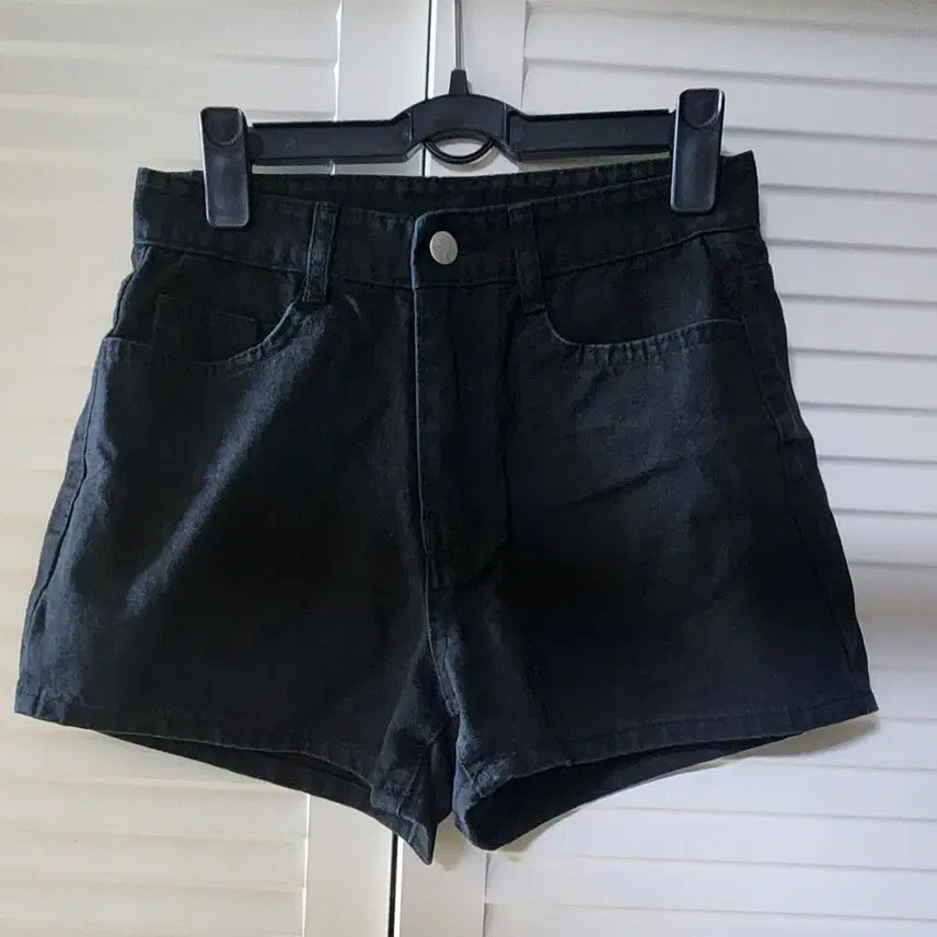 [BUNJANG] Black Denim Hot Pants / 검정색 데님 핫팬츠
