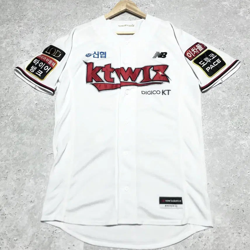 [BUNJANG] KT Wiz New Balance Player Issued Authentic Uniform Jeon Yong-ju #110 / KT위즈 뉴발란스 유니폼 선수지급용 어센틱 전용주
