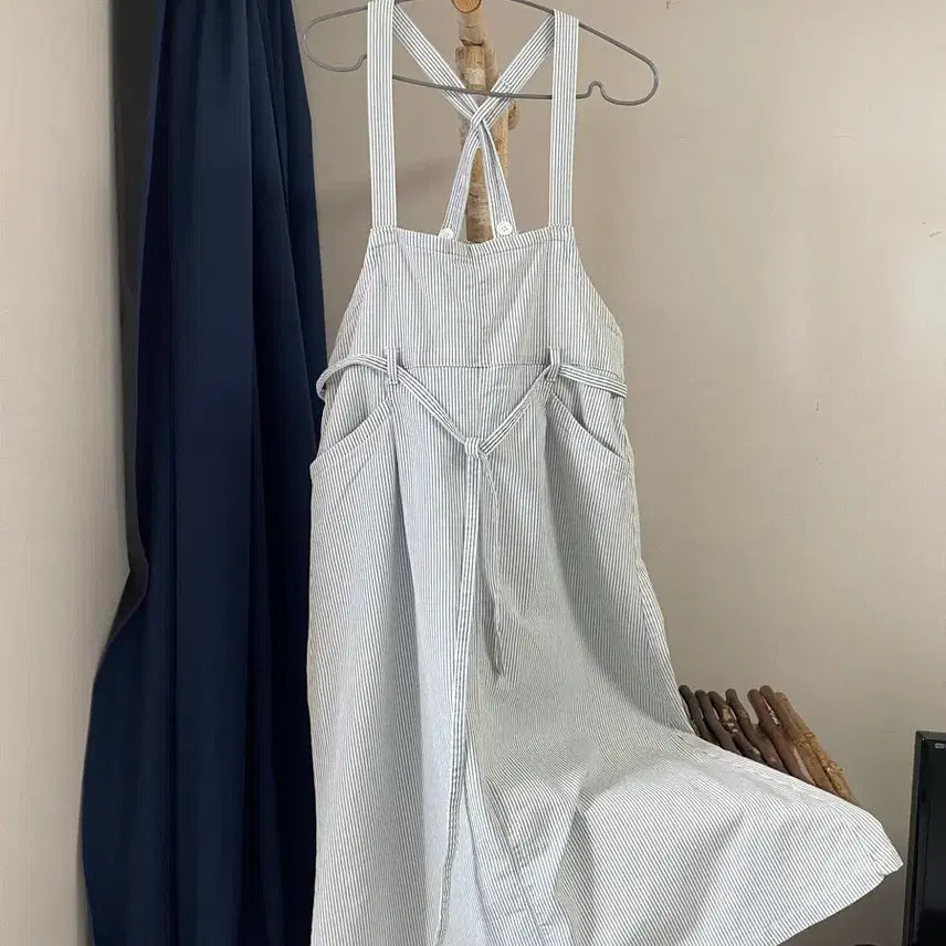 [BUNJANG] MOZ Sweden Pale Sky Blue Stripe Overall Dress M / 모즈 스웨덴 페일 스카이블루 스트라이프 오버롤 원피스 M