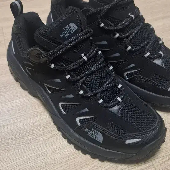 [BUNJANG] The North Face Black Trekking Shoes / 노스페이스 블랙 트레킹화