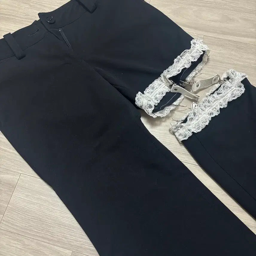 [BUNJANG] The Mysterious Hotel Garter Lace Slacks / 더미스테리어스호텔 가터벨트 레이스 슬랙스