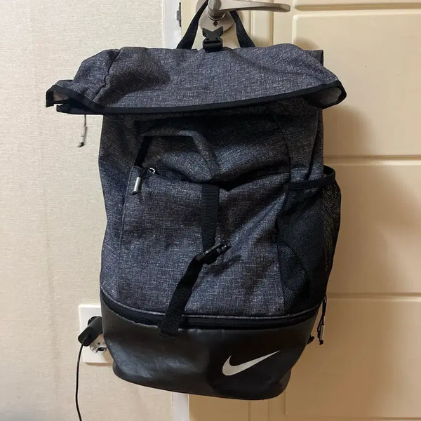 [BUNJANG] Nike Large Capacity Backpack for Hiking, Laptop, and Books / 나이키 백팩 가방 대용량 등산 노트북 책가방 보부상