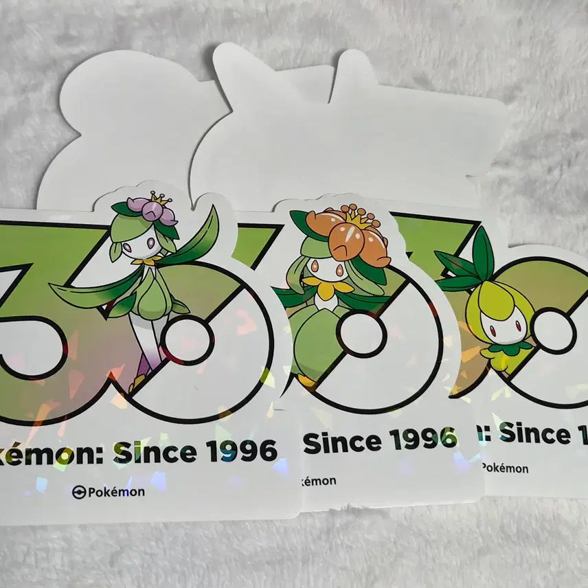 [BUNJANG] Pokemon 30th Anniversary Logo Stickers Cherubi, Cherrim, Hisuian Cherrim + 2 Random / 포켓몬 30주년 로고 스티커 치릴리, 드레디어, 드레디어(히스이)+랜덤2