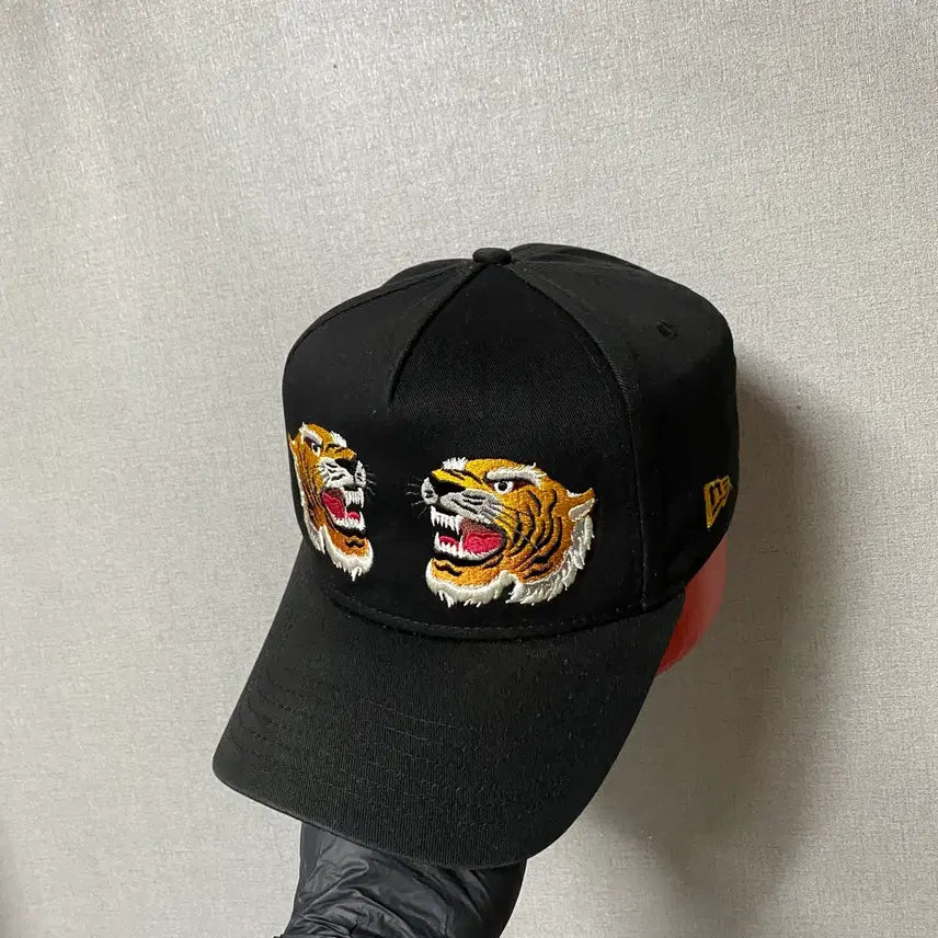 [BUNJANG] New Era Tiger Embroidery Ball Cap Black / 뉴에라 타이거 자수 볼캡 블랙