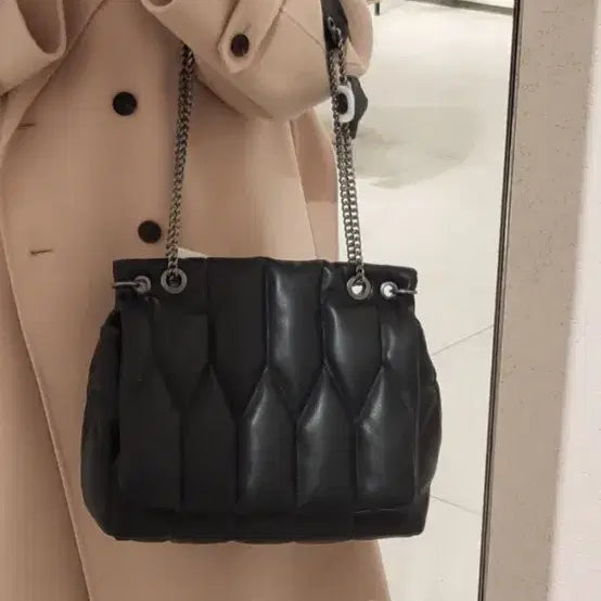 [BUNJANG] Zara Padded Shoulder Bag / Chain Shoulder Bag / 자라 패딩숄더백/체인숄더백