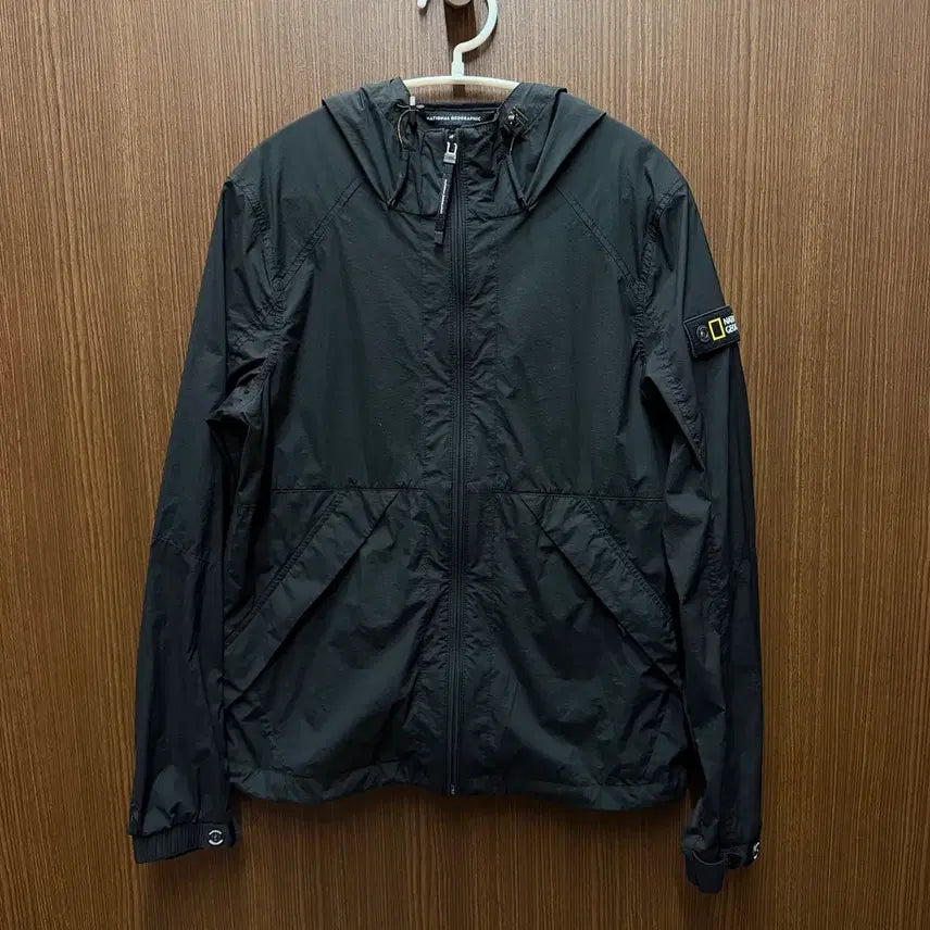 [BUNJANG] National Geographic Emblem Windbreaker S (Women's) / 내셔널지오그래픽 와펜 바람막이 S (여성)