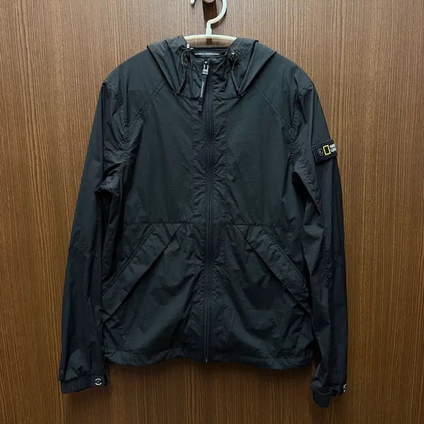 [BUNJANG] National Geographic Emblem Windbreaker S (Women's) / 내셔널지오그래픽 와펜 바람막이 S (여성)
