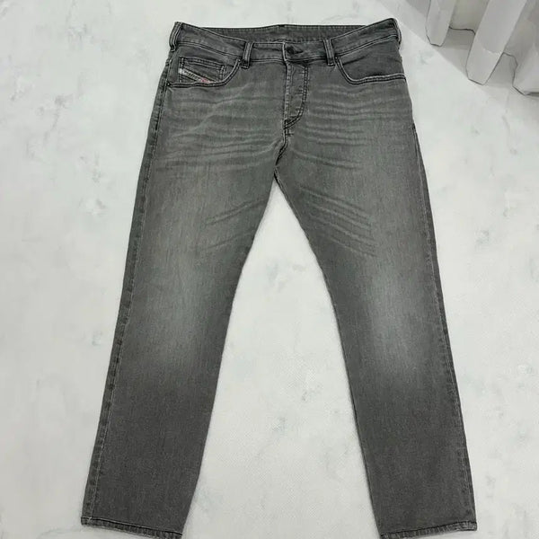 [BUNJANG] Diesel D-YEMNOX Charcoal Grey Slim Straight Denim Pants - Size 32 / [정품] 디젤 D-YEMNOX 그레이 데님 팬츠 32사이즈 (실측포함))