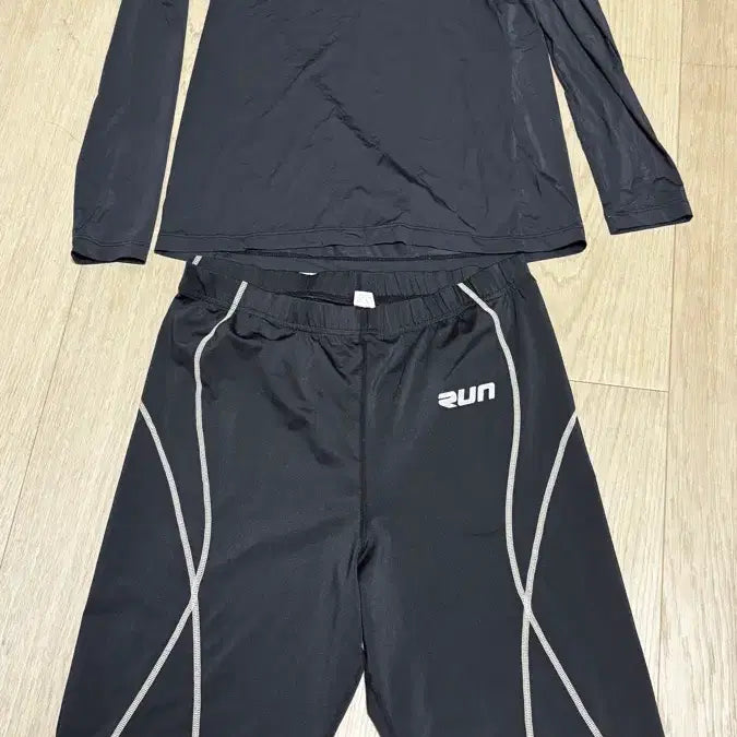 [BUNJANG] RUN Rash Guard Set with Shorts (Size 55-66 Top, XL Bottom) / RUN 래쉬가드 55-66 수영바지 XL
