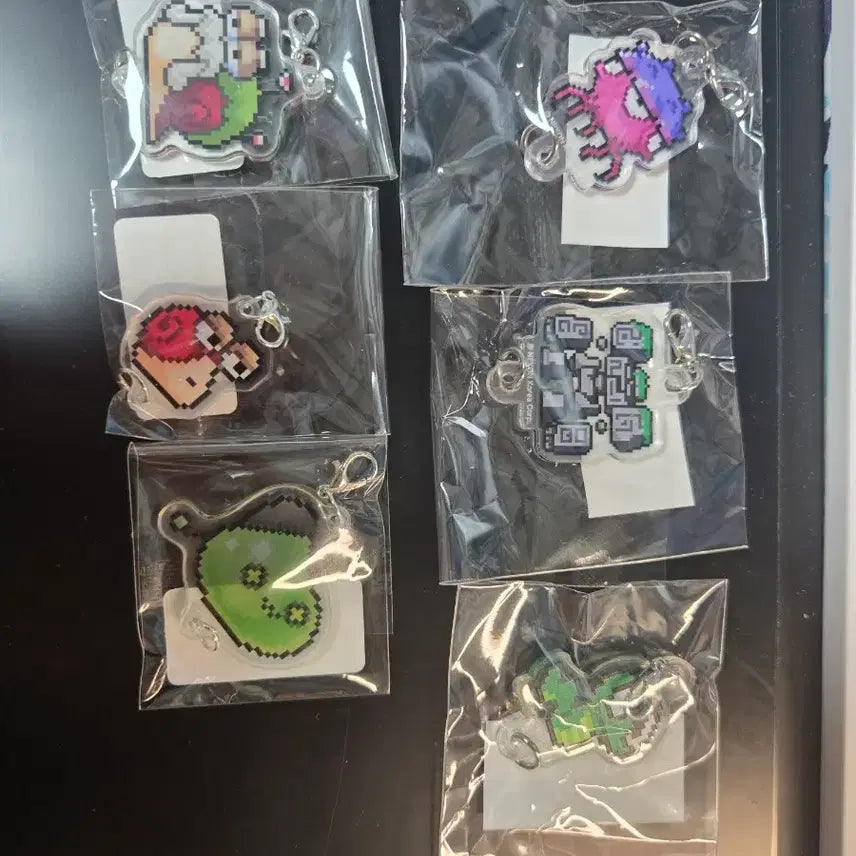 [BUNJANG] MapleStory Pixel Art Gacha Acrylic Charm Lotte World Maple Agit / 메이플스토리 가챠 아크릴 참 롯데월드 메이플아지트