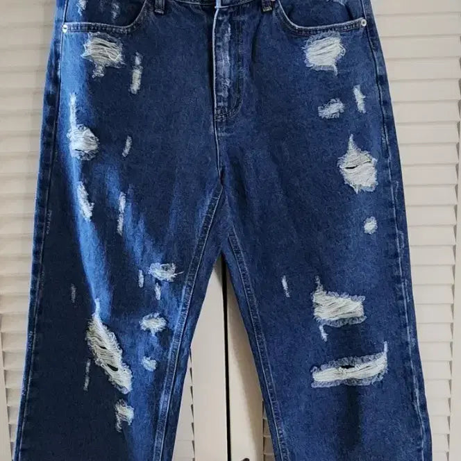 [BUNJANG] High-Waisted Distressed Crop Jeans / 하이웨이스트 데미지 크롭 진