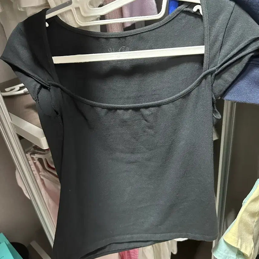 [BUNJANG] Brandy Melville Short Sleeve T-Shirt / 브랜디멜빌 반팔