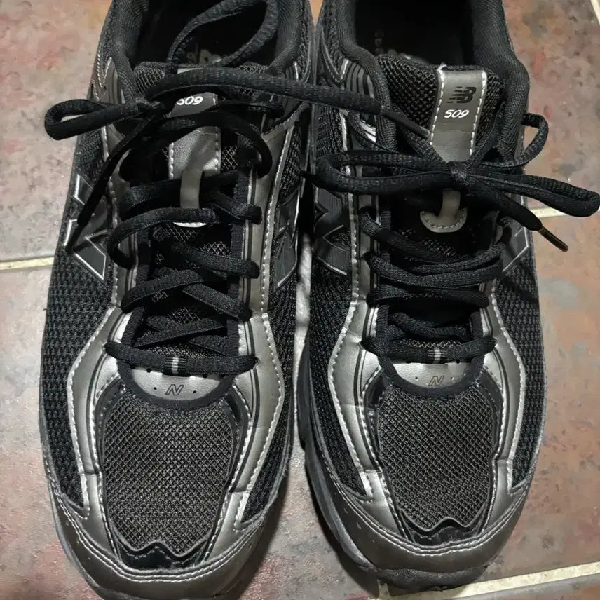 [BUNJANG] New Balance 509 Black Sneakers (280mm) / 편하고, 가볍고, 예쁜 뉴발 509 블랙 280 거의 새상품 9만원.