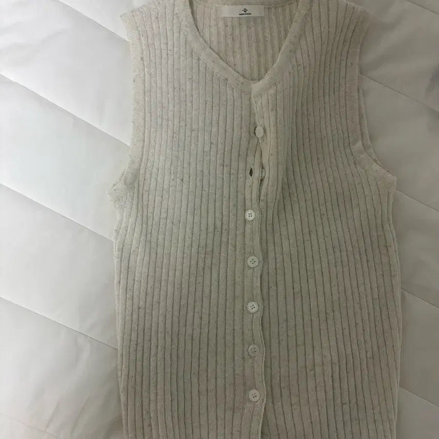 [BUNJANG] Frilly Sleeveless Knit Top / 프릴리 나시