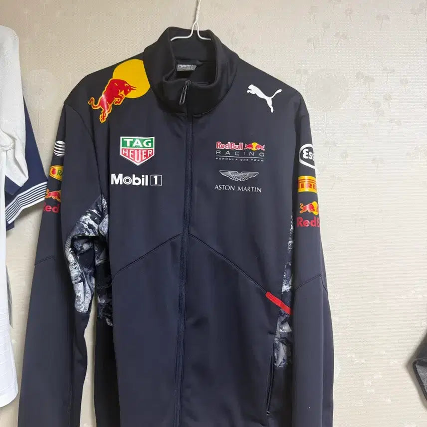 [BUNJANG] Aston Martin Red Bull Racing Softshell Jacket F1 / [M] F1 애스턴 마틴 레드불 레이싱 소프트쉘 자켓