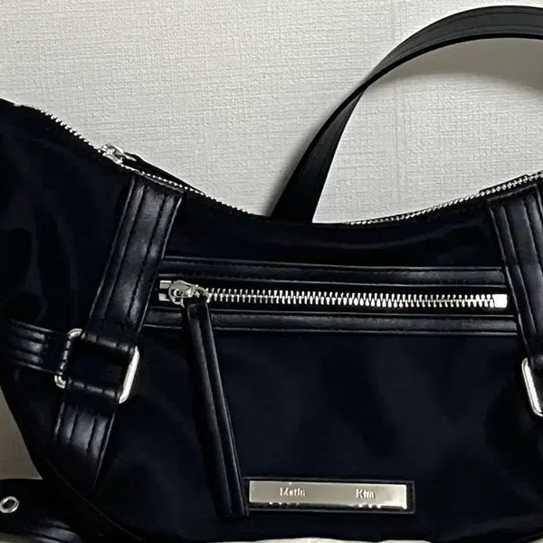 [BUNJANG] Matinkim Fabric Arch Crossbody Bag Shoulder Bag Hobo Bag / 미사용 마뗑킴 패브릭 아치 크로스백 숄더백 크로스백 호보백 가방
