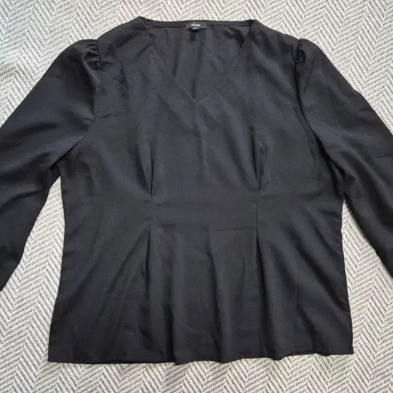 [BUNJANG] Black V-Neck Puff Sleeve Blouse / 블랙 V넥 퍼프소매 블라우스