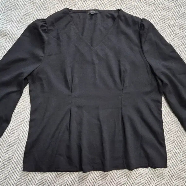 [BUNJANG] Black V-Neck Puff Sleeve Blouse / 블랙 V넥 퍼프소매 블라우스