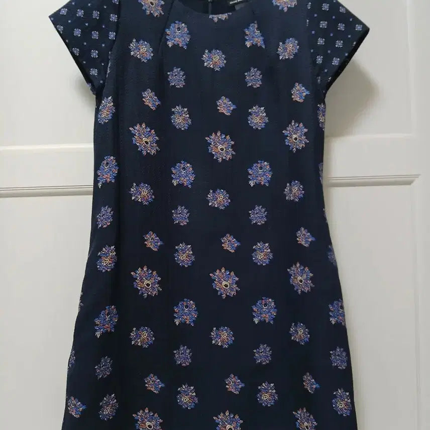 [BUNJANG] Club Monaco Navy Floral Pattern Dress (Wool/Cashmere Blend) Size 0 / 클럽모나코  원피스(견.모)0사이즈(상태최상)44