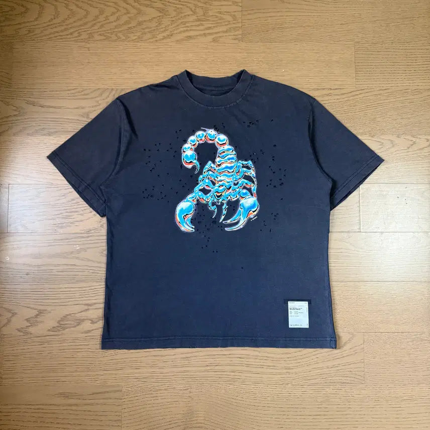 [BUNJANG] Satisfy Mostech Aged Charcoal Scorpion T-Shirt / 새티스파이 모스테크 티셔츠 에이지드 차쿨 스콜피온 반팔티셔츠
