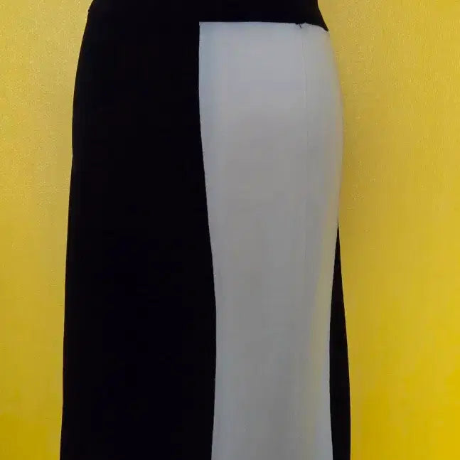 [BUNJANG] MONAMARI Asymmetrical Skirt / 모나마리 MONAMARI 언발란스 스커트55~66