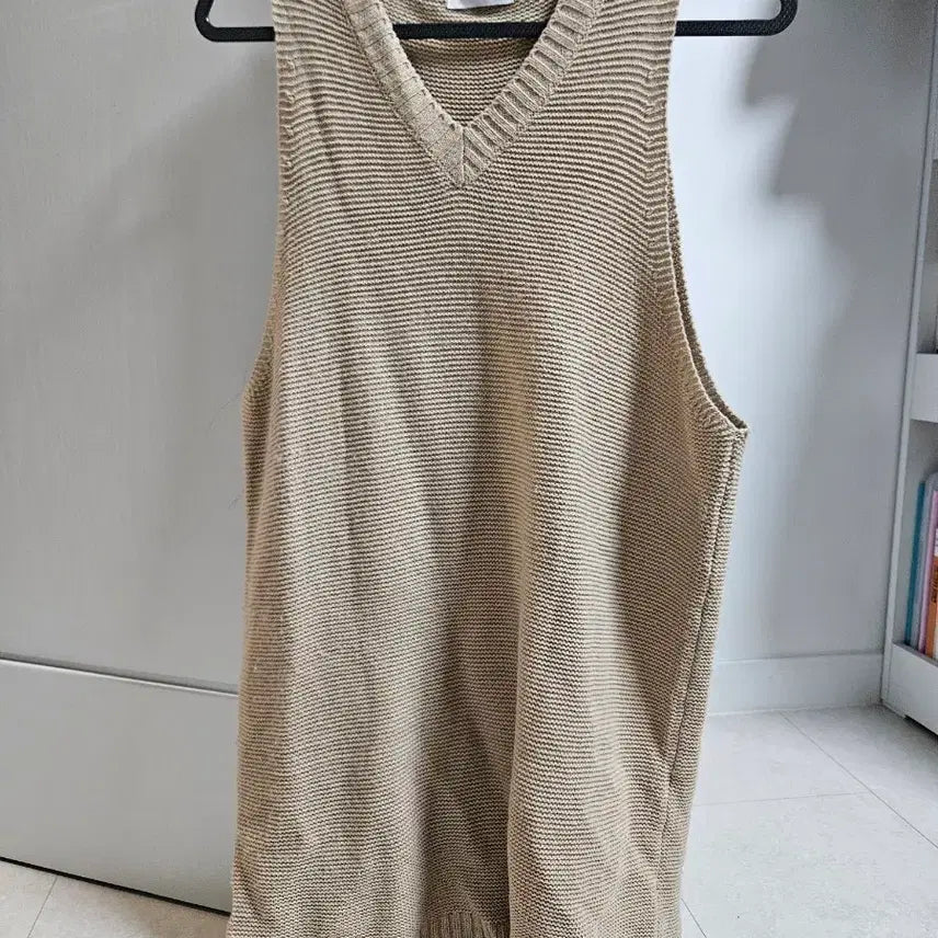 [BUNJANG] Beige V-neck Knit Vest / 베이지색 브이넥 니트 조끼