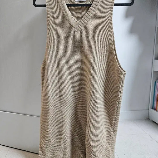 [BUNJANG] Beige V-neck Knit Vest / 베이지색 브이넥 니트 조끼