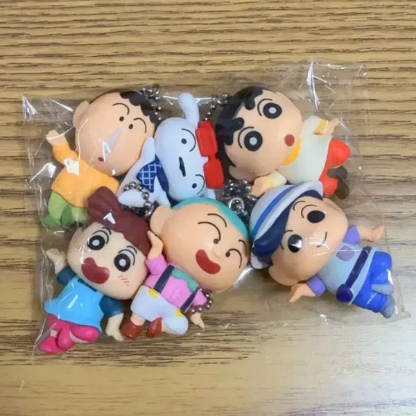 [BUNJANG] Crayon Shin-chan Nene Village Dancers Swing Mascot Keychain Gacha Set / 짱구는못말려 떡잎마을 댄서즈 스윙 마스코트 키링 가챠 세트