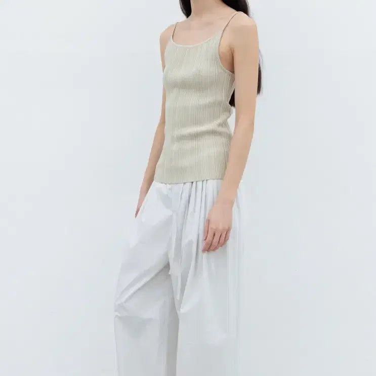 [BUNJANG] rrace Sleeveless Pleats Knit Top / rrace 레이스 슬리브리스 플리츠 니트 탑