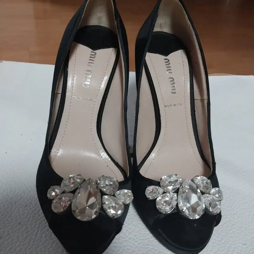 [BUNJANG] Miu Miu Satin Crystal Pumps / 미우미우 샤틴 크리스탈 펌프스힐