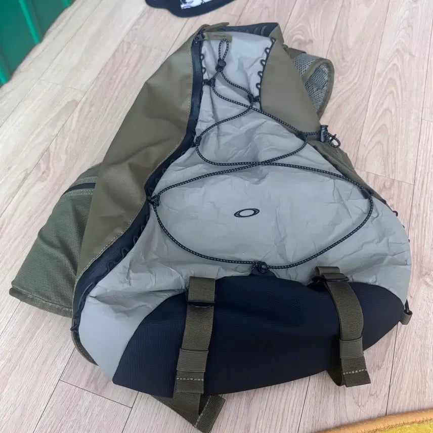 [BUNJANG] Oakley Latitude Sling Pack Boulder Green / 오클리 래티튜드 슬링 팩 볼더 그린