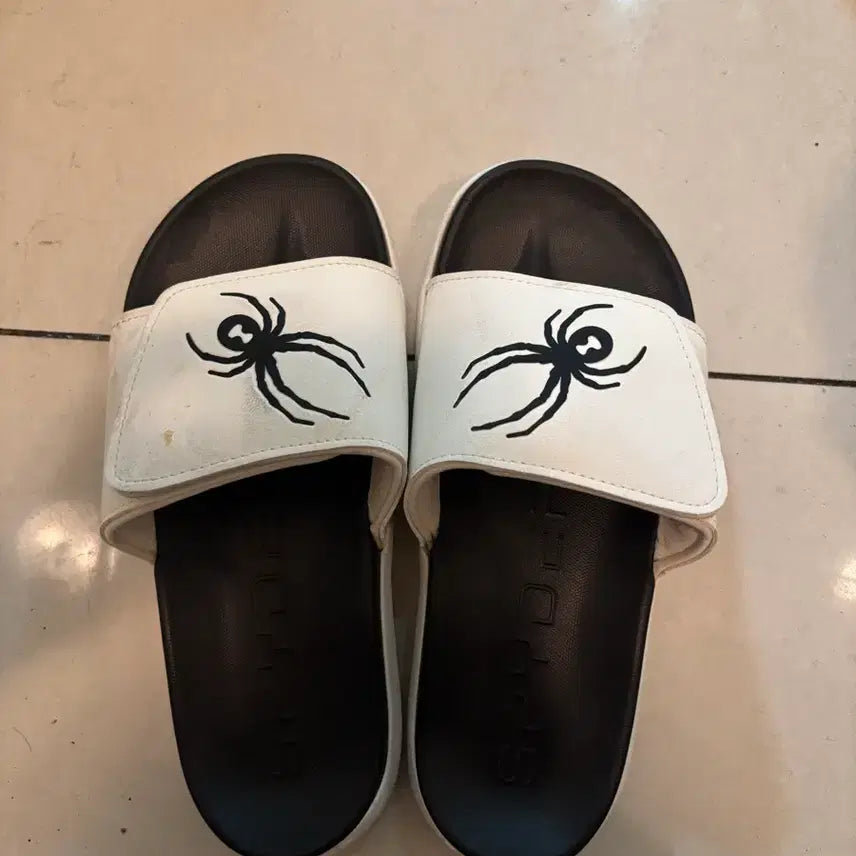 [BUNJANG] Spider White Slippers / 스파이더 흰색 슬리퍼