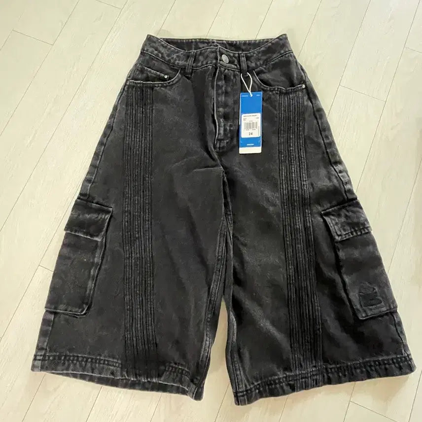 [BUNJANG] Adidas Bermuda Black Denim Cargo Shorts - Size 24 / 24) 아디다스 버뮤다 흑청 팬츠 반바지
