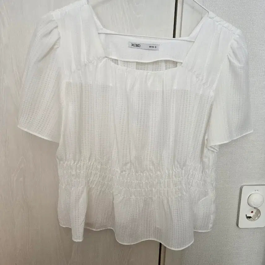 [BUNJANG] Mixxo Square Neck Shirring Blouse / 미쏘 스퀘어넥 셔링 블라우스 팝니다!