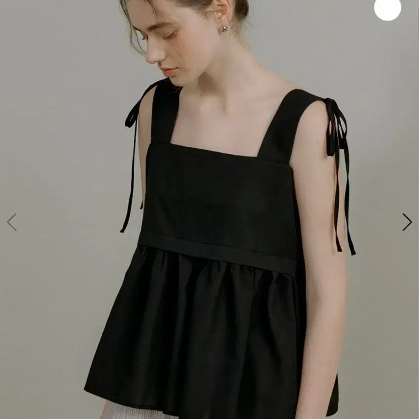 [BUNJANG] Our Cosmos Sleeveless Blouse (Black) / 아워코모스 나시 (블랙)
