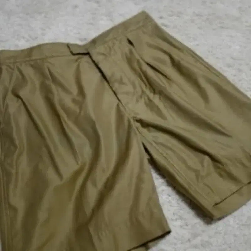 [BUNJANG] Kaptain Sunshine Khaki Bermuda Shorts / 캡틴선샤인 / 카키 버뮤다 팬츠