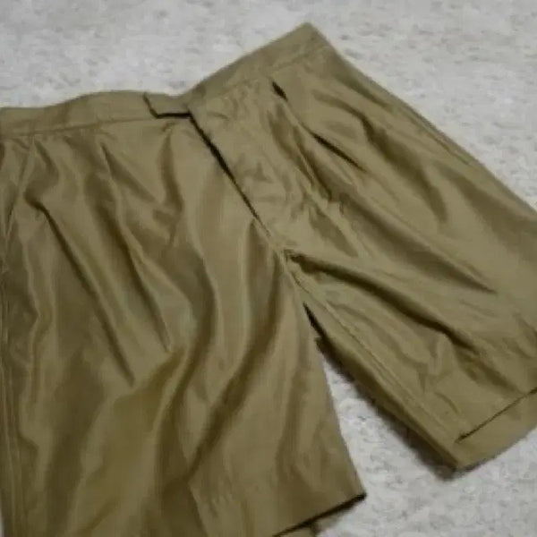 [BUNJANG] Kaptain Sunshine Khaki Bermuda Shorts / 캡틴선샤인 / 카키 버뮤다 팬츠