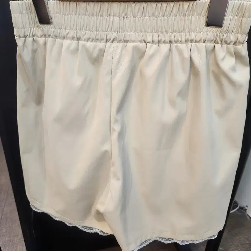 [BUNJANG] Lace Pintuck Banding Shorts / 레이스핀턱밴딩반바지(새상품)