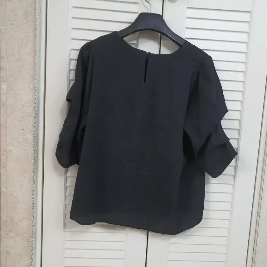 [BUNJANG] Lemon Powder Black Puff Sleeve Blouse / 레몬파우더 바스락 블랙 퍼프 소매 블라우스
